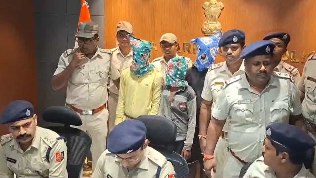 Burdwan Theft: কাটোয়া-আউশগ্রাম-ভাতার, বর্ধমানে লাগাতার চুরি মন্দিরে, অবশেষে বাঞ্জারা গ্যাংয়ের পর্দাফাঁস পুলিশের Burdwan Theft: কাটোয়া-আউশগ্রাম-ভাতার, বর্ধমানে লাগাতার চুরি মন্দিরে, অবশেষে বাঞ্জারা গ্যাংয়ের পর্দাফাঁস পুলিশের