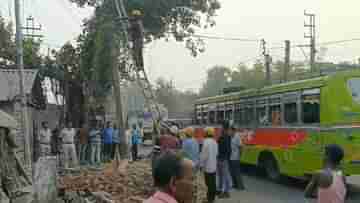 Bus Accident: বিদ্যুতের খুঁটিতে ধাক্কা মেরে সোজা চায়ের দোকানে ঢুকে গেল বাস! মৃত্যু এড়ানো গেলেও হাসপাতালে ১০