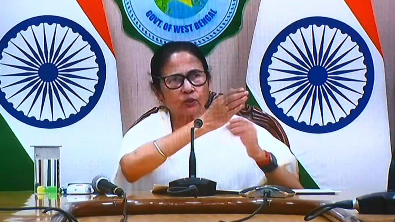 CM Mamata on Police: ‘নিচুতলার পুলিশের একাংশ রাজ্যকে ভালবাসে না, লোকাল পুলিশ সাহায্য করছে না’, ক্ষুব্ধ মমতা CM Mamata on Police: ‘নিচুতলার পুলিশের একাংশ রাজ্যকে ভালবাসে না, লোকাল পুলিশ সাহায্য করছে না’, ক্ষুব্ধ মমতা