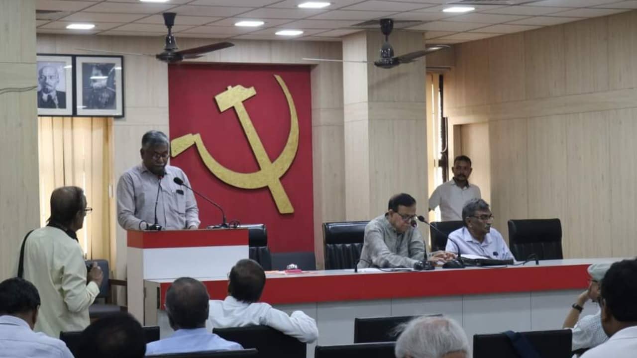 CPIM: সম্মেলনে হাতাহাতি থেকে তন্ময় ‘অস্বস্তি’, ‘অনুশাসন’ প্রশ্নে কী স্থির হল CPIM-র রাজ্য কমিটির বৈঠকে?