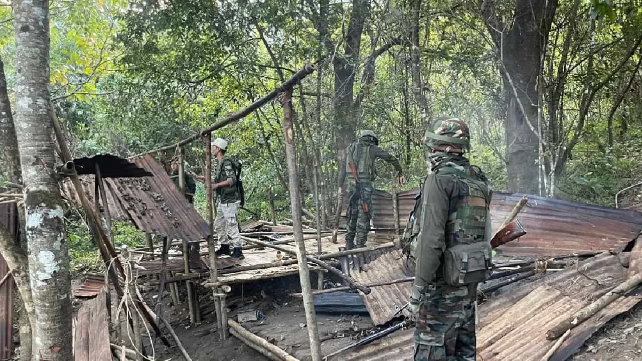 CAPF in Manipur: মণিপুরে শান্তি-শৃঙ্খলা রক্ষায় বড় সিদ্ধান্ত কেন্দ্রের CAPF in Manipur: মণিপুরে শান্তি-শৃঙ্খলা রক্ষায় বড় সিদ্ধান্ত কেন্দ্রের