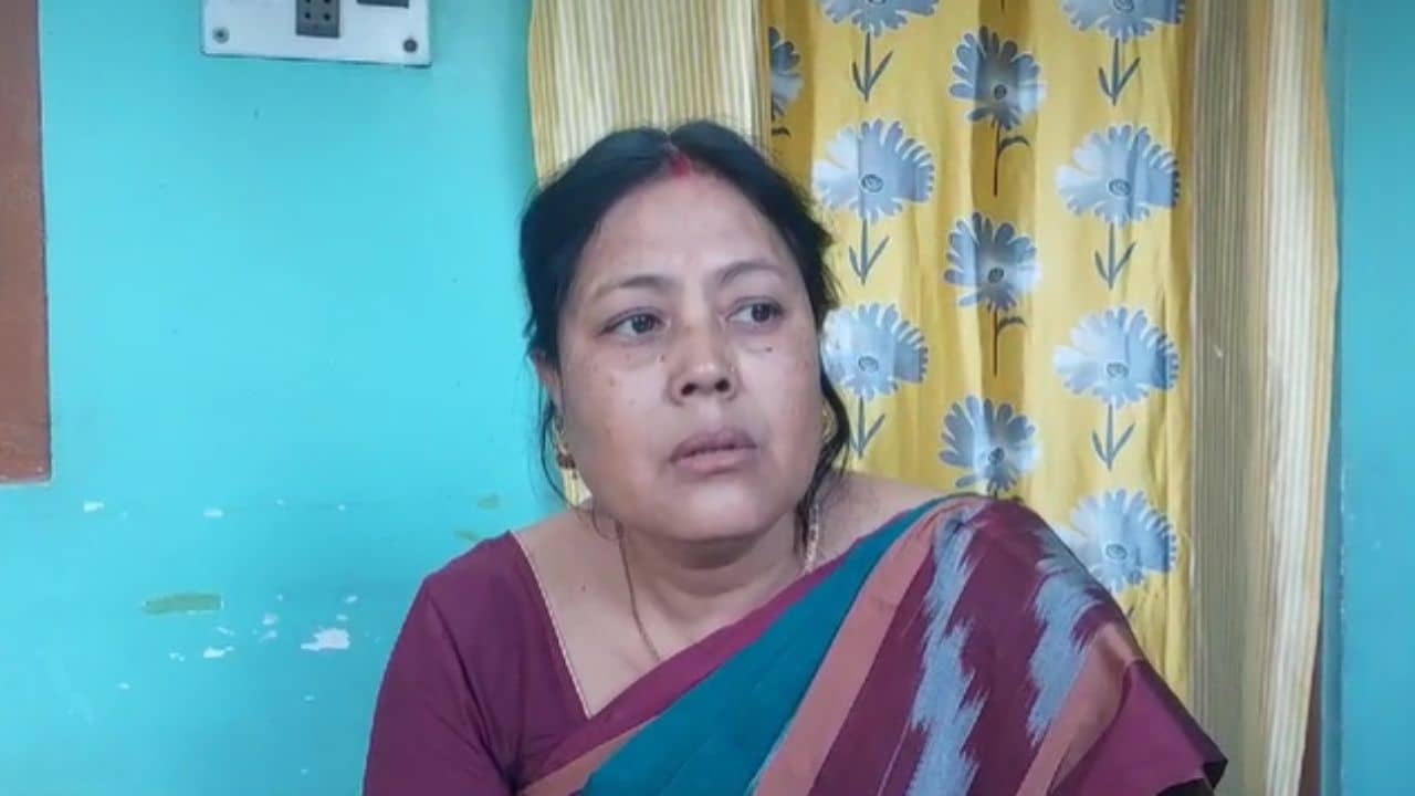 Cooch Behar: ক্লাস শেষ হওয়ার পর বাচ্চাদের নিয়ে গিয়ে জামাকাপড় খুললেন শিক্ষিকা, তারপর... স্কুলে ভয়ঙ্কর ঘটনা