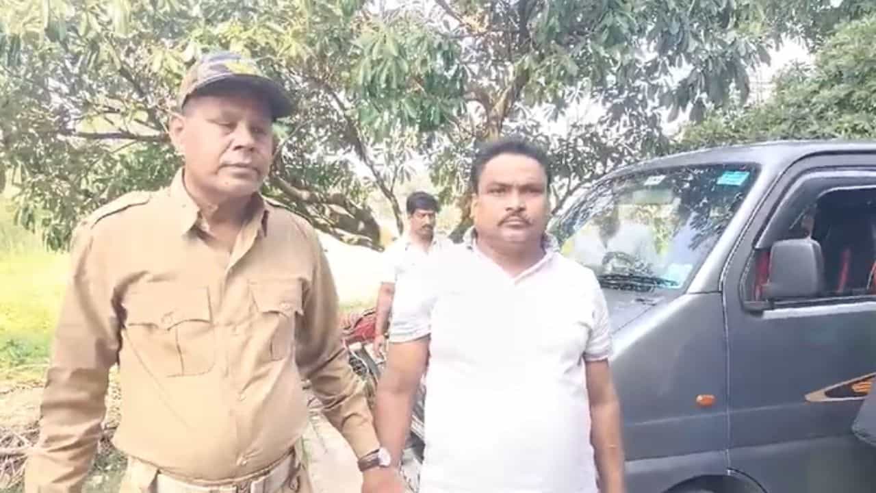 South 24 Parganas: কালো প্লাস্টিক থেকে উঁকি দিচ্ছিল মাংসের পিস! স্রেফ কষা মাংস-রুটি খেতে চেয়েছিল দুই বন্ধু, যেতে হল শ্রীঘরে... কেন জানেন? South 24 Parganas: কালো প্লাস্টিক থেকে উঁকি দিচ্ছিল মাংসের পিস! স্রেফ কষা মাংস-রুটি খেতে চেয়েছিল দুই বন্ধু, যেতে হল শ্রীঘরে... কেন জানেন?