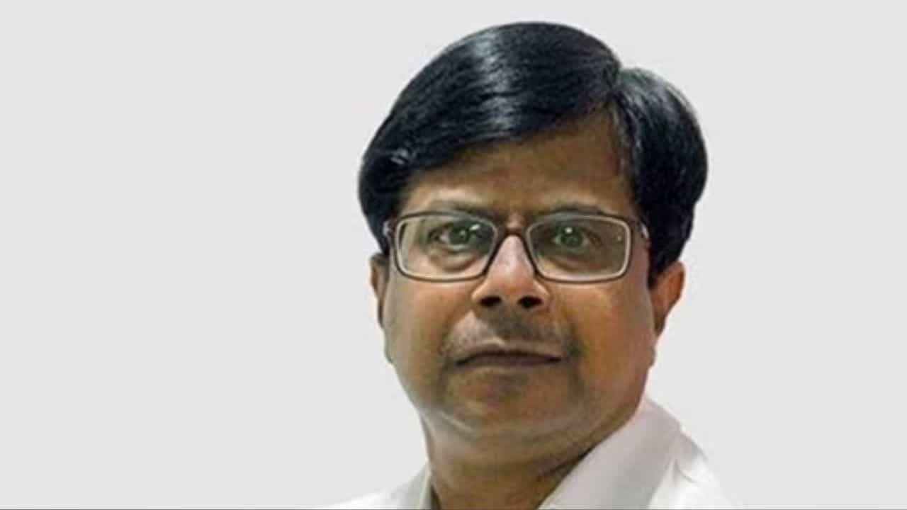 দু'দিন আগেই কেমো নিয়েছিল মা, সরকারি হাসপাতালে ঢুকে চিকিৎসককে কুপিয়ে ক্ষতবিক্ষত করল রোগীর ছেলে! দু'দিন আগেই কেমো নিয়েছিল মা, সরকারি হাসপাতালে ঢুকে চিকিৎসককে কুপিয়ে ক্ষতবিক্ষত করল রোগীর ছেলে!