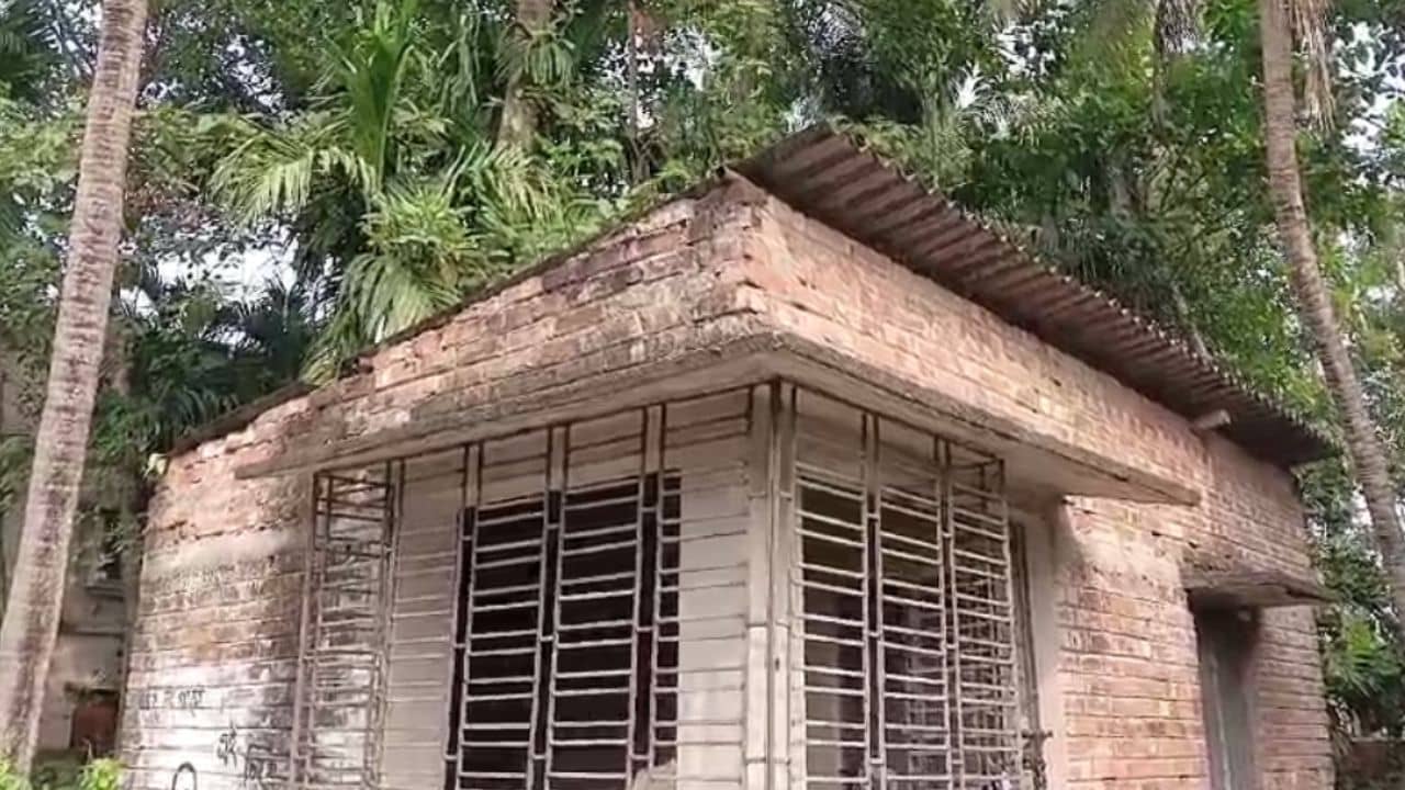 Duttapukur: কর্মচারি কাজে আসেননি, তাঁর বাড়িতে হাজির মালিক, দরজা খুলতেই স্তম্ভিত সকলে