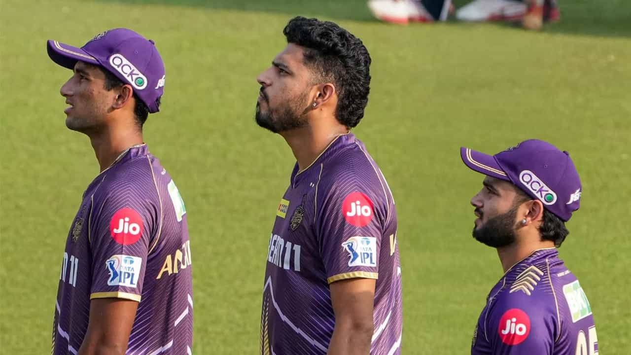 KKR, IPL: কলকাতা রিটেন করেনি, IPL নিলামের আগে আরসিবিতে হাজির KKR এর তরুণ তুর্কি KKR, IPL: কলকাতা রিটেন করেনি, IPL নিলামের আগে আরসিবিতে হাজির KKR এর তরুণ তুর্কি