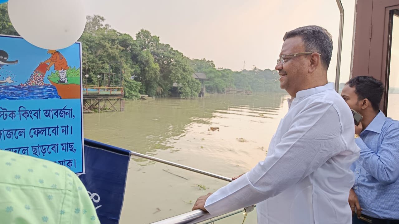 Ganga Ghat: সত্যি কি বড় বিপদের মুখে কলকাতা? তড়িঘড়ি মেয়র পৌঁছলেন গঙ্গার ঘাট পরিদর্শনে