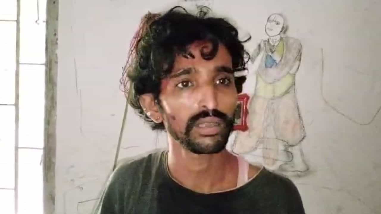 Gaighata: এলোমেলো চুল, অবিন্যস্ত পোশাক, তা বলে মদ খেয়ে বন্ধ ঘরেই কি না দুই ভাই..., এমন ঘটনা কল্পনাও করেননি প্রতিবেশীরা Gaighata: এলোমেলো চুল, অবিন্যস্ত পোশাক, তা বলে মদ খেয়ে বন্ধ ঘরেই কি না দুই ভাই..., এমন ঘটনা কল্পনাও করেননি প্রতিবেশীরা