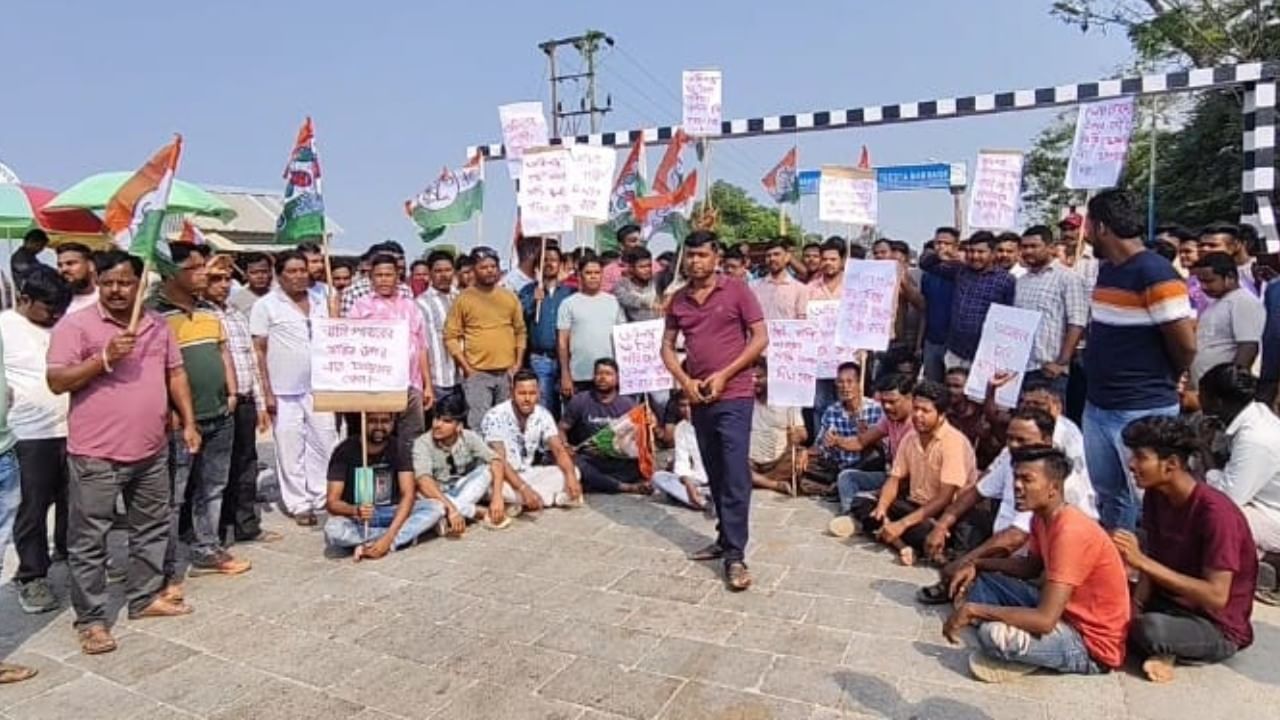 Jalpaiguri: উত্তরবঙ্গে মমতা, মমতার দৃষ্টি আকর্ষণ করতে অভিনব ‘প্রতিবাদ’, ময়দানে তৃণমূল কর্মীরা