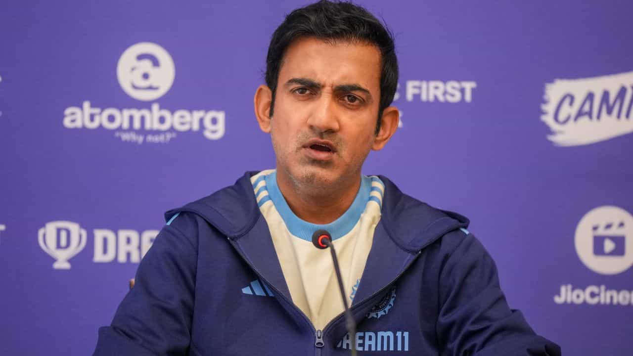 Gautam Gambhir: কতগুলো দেশে ওর মতো প্লেয়ার রয়েছে? ফর্মে না থাকা কোন ক্রিকেটারের হয়ে ব্যাট ধরলেন গৌতম গম্ভীর? Gautam Gambhir: কতগুলো দেশে ওর মতো প্লেয়ার রয়েছে? ফর্মে না থাকা কোন ক্রিকেটারের হয়ে ব্যাট ধরলেন গৌতম গম্ভীর?