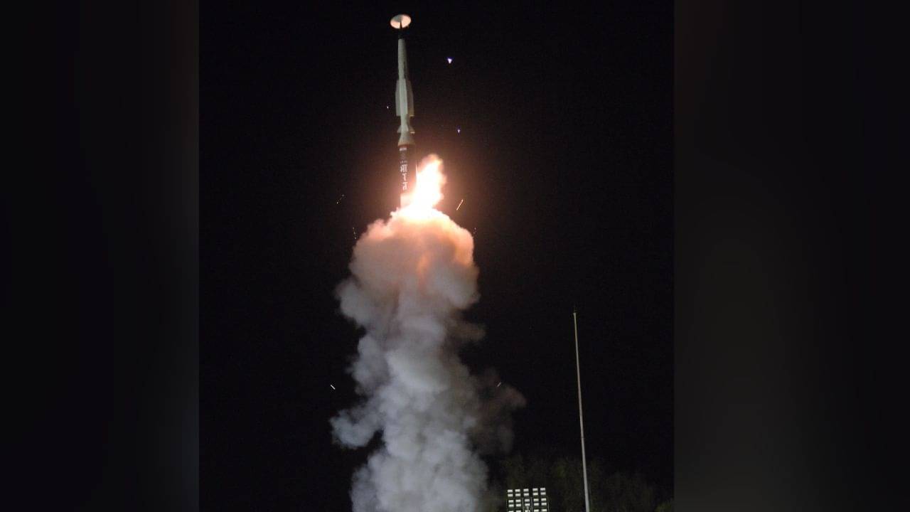 Long Range Hypersonic Missile: শব্দের থেকেও ৫ গুণ বেশি গতিতে ছুটবে! ভারতীয় সেনার এই মিসাইলে রাতের ঘুম উড়ল চিন-পাকিস্তানের