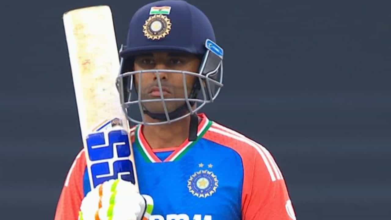 India vs South Africa T20 2024: 'নাকাল' বল, হাওয়ায় হতাশা স্কাইয়ের, ভালো শুরুতেও বড় ইনিংস এল না India vs South Africa T20 2024: 'নাকাল' বল, হাওয়ায় হতাশা স্কাইয়ের, ভালো শুরুতেও বড় ইনিংস এল না