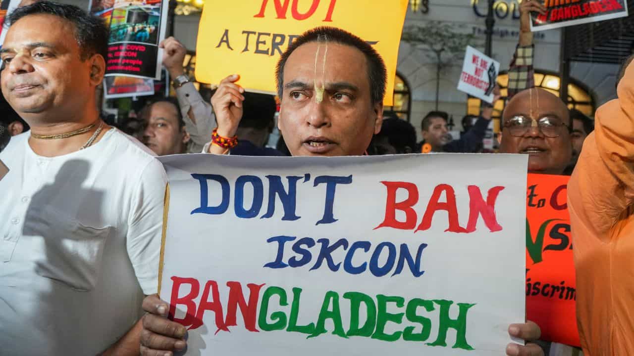 ISKCON: বাঁকা আঙুলে ঘি তুলবে এবার? ইসকনকে না খাইয়ে মারার চেষ্টা বাংলাদেশের ISKCON: বাঁকা আঙুলে ঘি তুলবে এবার? ইসকনকে না খাইয়ে মারার চেষ্টা বাংলাদেশের