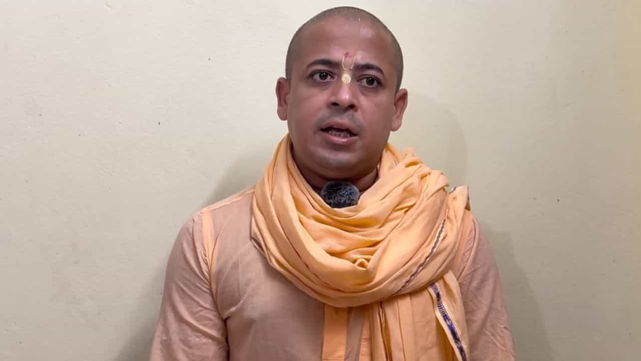 ISKCON Monk arrested in Bangladesh: 'গভীর উদ্বেগের', চিন্ময় দাসের গ্রেফতারি নিয়ে বাংলাদেশকে কড়া বার্তা ভারতের ISKCON Monk arrested in Bangladesh: 'গভীর উদ্বেগের', চিন্ময় দাসের গ্রেফতারি নিয়ে বাংলাদেশকে কড়া বার্তা ভারতের