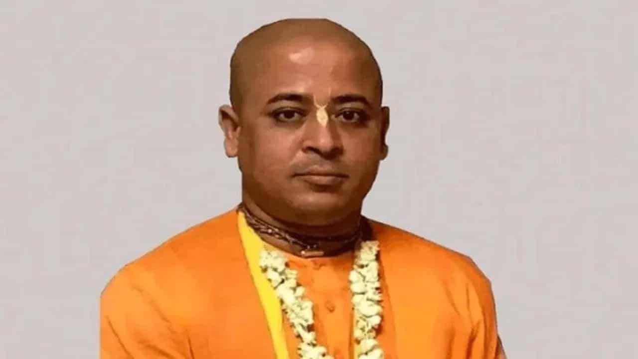 ISKCON monk arrested in Bangladesh: জামিন পেলেন না চিন্ময় প্রভু, গ্রেফতার করেও কেন হেফাজতে নিল না বাংলাদেশের পুলিশ? ISKCON monk arrested in Bangladesh: জামিন পেলেন না চিন্ময় প্রভু, গ্রেফতার করেও কেন হেফাজতে নিল না বাংলাদেশের পুলিশ?