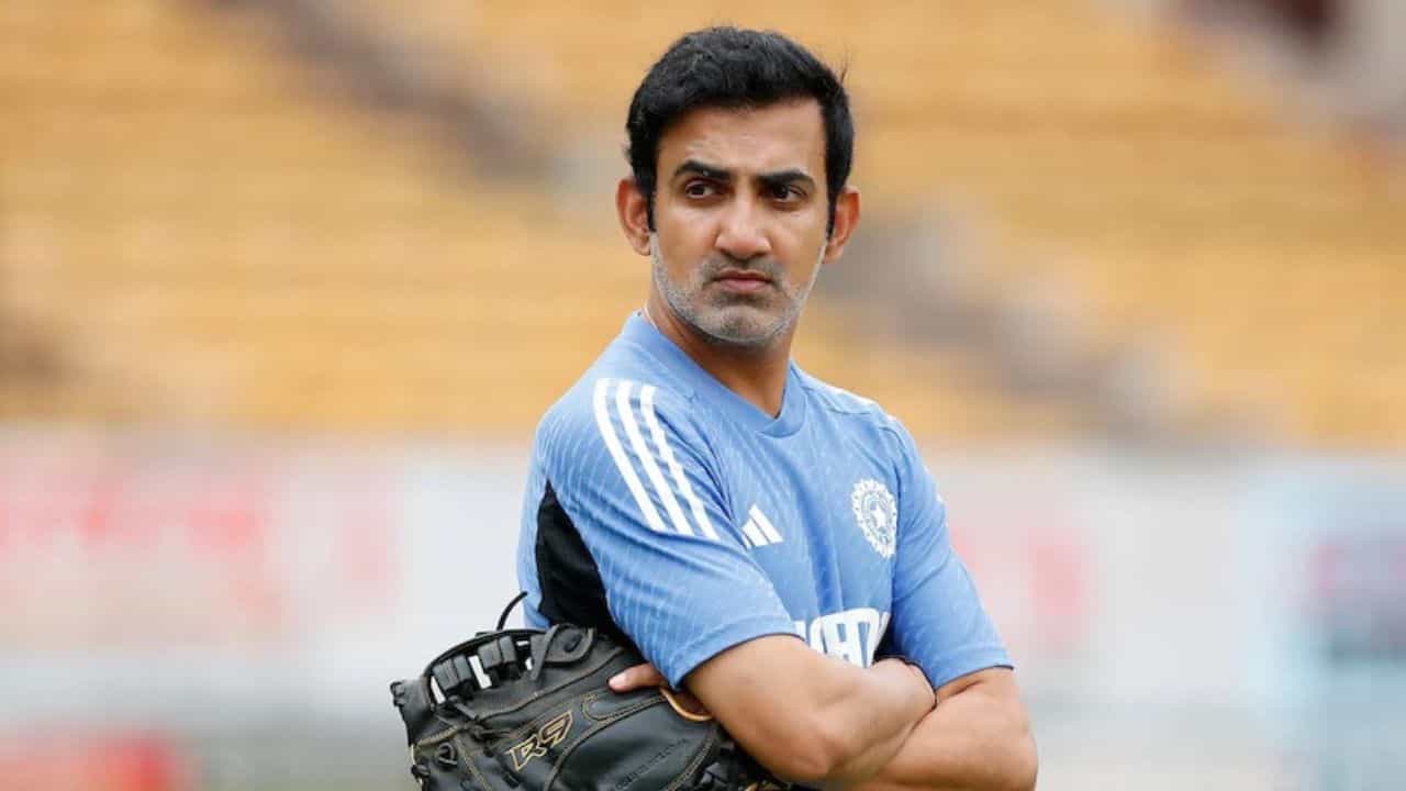Gautam Gambhir: নিরাপদ নয় গৌতম গম্ভীরের হটসিট! লাল ও সাদা বলে দুই কোচ ভারতের? Gautam Gambhir: নিরাপদ নয় গৌতম গম্ভীরের হটসিট! লাল ও সাদা বলে দুই কোচ ভারতের?