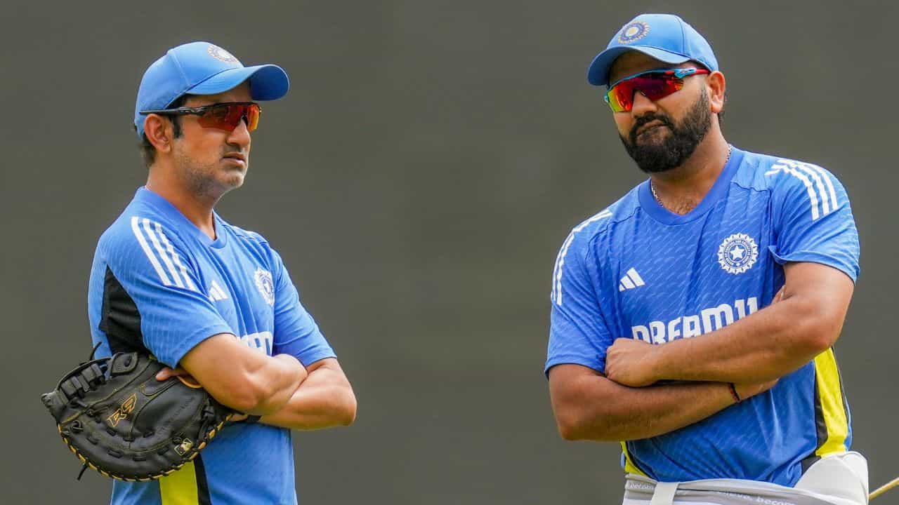 India Tour of Australia: চাপে পড়ে হঠাৎই ইউ-টার্ন! প্রথম টেস্টের আগে ওয়ার্মআপ ম্যাচ খেলবেন বিরাটরা India Tour of Australia: চাপে পড়ে হঠাৎই ইউ-টার্ন! প্রথম টেস্টের আগে ওয়ার্মআপ ম্যাচ খেলবেন বিরাটরা
