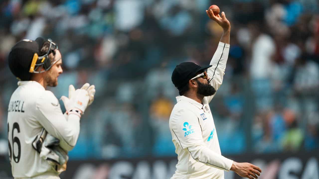 IND vs NZ: ক্রিজে অপরাজিত, ভারতকে চ্যালেঞ্জ কিউয়ি স্পিনার এজাজ প্যাটেলের! IND vs NZ: ক্রিজে অপরাজিত, ভারতকে চ্যালেঞ্জ কিউয়ি স্পিনার এজাজ প্যাটেলের!