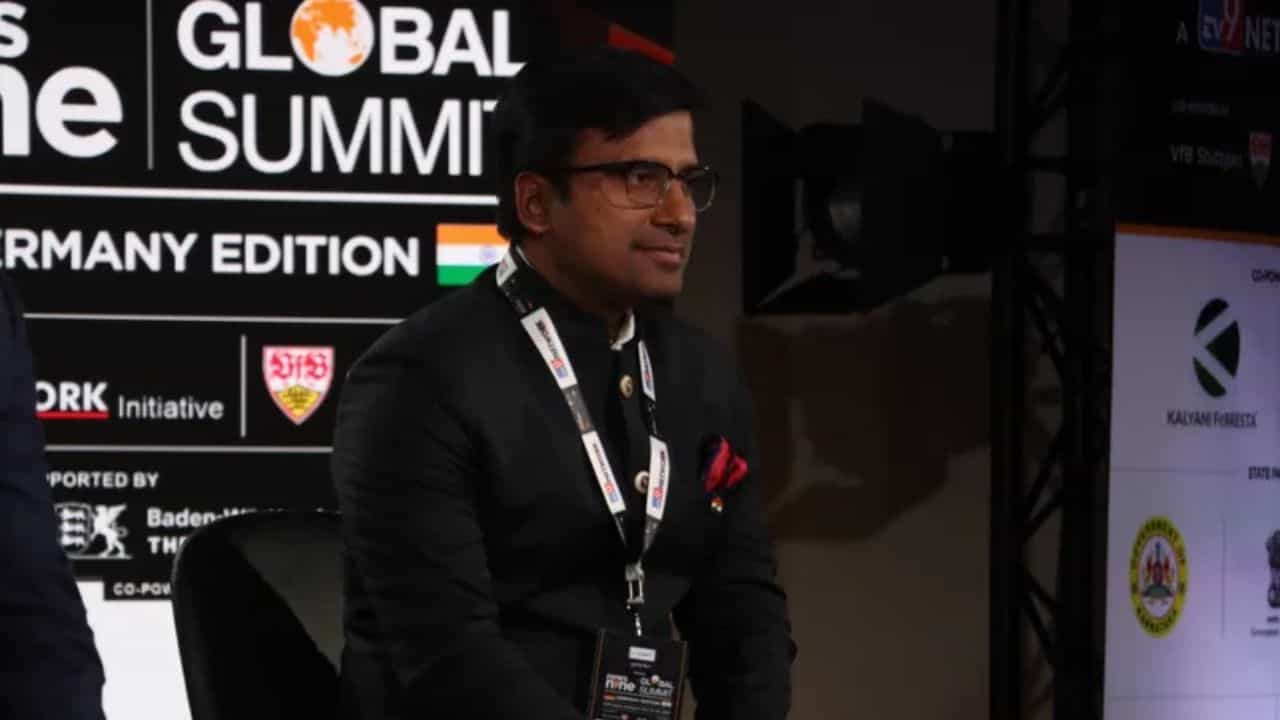 News9 Global Summit: ভারতীয় ফুটবলের পোস্টার বয় চাই, বললেন সুদেভা দিল্লি এফসির কর্তা অনুজ গুপ্ত News9 Global Summit: ভারতীয় ফুটবলের পোস্টার বয় চাই, বললেন সুদেভা দিল্লি এফসির কর্তা অনুজ গুপ্ত