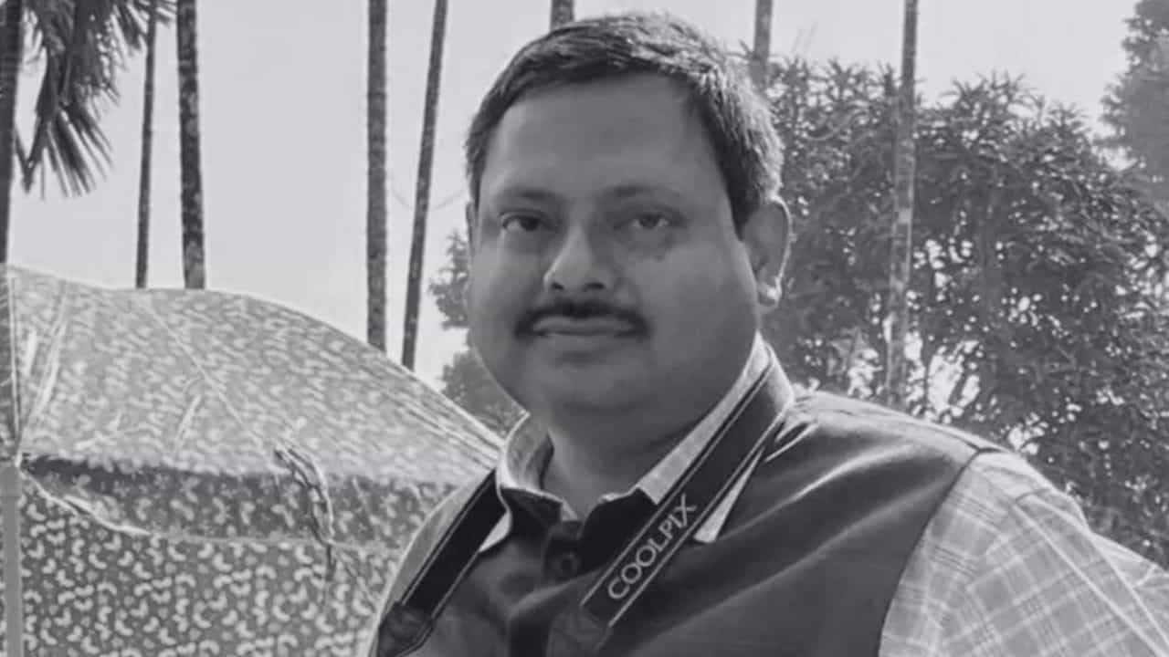 Jadavpur University Professor Death: উত্তরাখণ্ডে গিয়ে আত্মহত্যা? যাদবপুর বিশ্ববিদ্যালয়ের অধ্যাপকের মৃত্যুতে ঘনাচ্ছ রহস্য Jadavpur University Professor Death: উত্তরাখণ্ডে গিয়ে আত্মহত্যা? যাদবপুর বিশ্ববিদ্যালয়ের অধ্যাপকের মৃত্যুতে ঘনাচ্ছ রহস্য