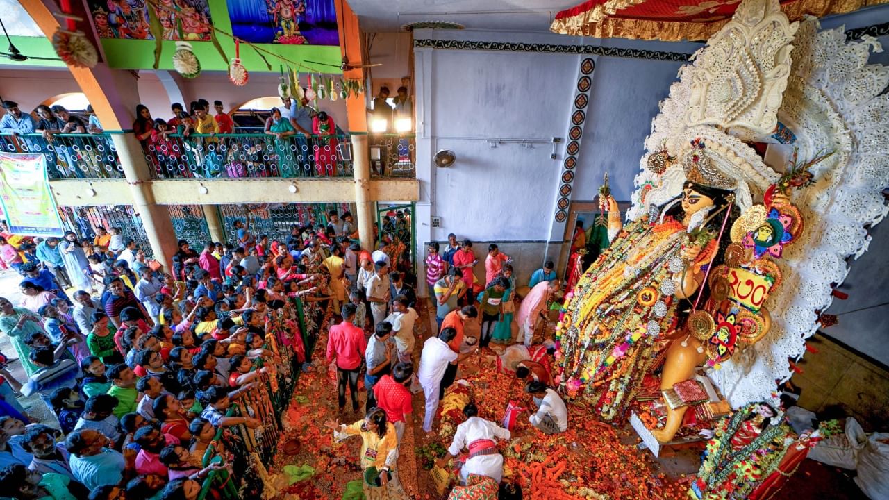 Jagadhatri Puja: বিশ্বের দরবারে পৌঁছাবে চন্দননগরের জগদ্ধাত্রী, বড় উদ্যোগ কেন্দ্রীয় কমিটির