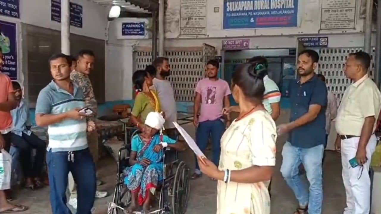 Jalpaiguri: চিতাবাঘের হামলায় আহত মহিলা চা বাগানের শ্রমিক