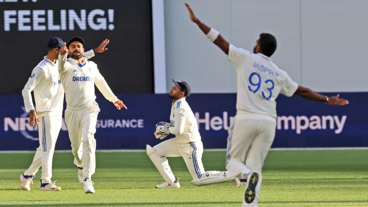 IND vs AUS: একে এগারো, ফাইফারে জাহির-ইশান্তকে ছুঁয়ে ফেললেন জসপ্রীত বুমরা IND vs AUS: একে এগারো, ফাইফারে জাহির-ইশান্তকে ছুঁয়ে ফেললেন জসপ্রীত বুমরা