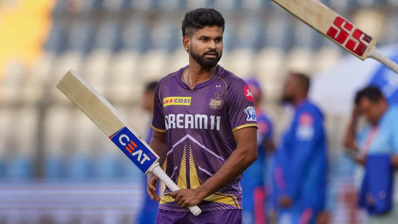Shreyas Iyer: কেকেআর নাকি শ্রেয়স, কে কাকে ছেড়েছে? এ বার মুখ খুললেন নাইট কর্তা Shreyas Iyer: কেকেআর নাকি শ্রেয়স, কে কাকে ছেড়েছে? এ বার মুখ খুললেন নাইট কর্তা
