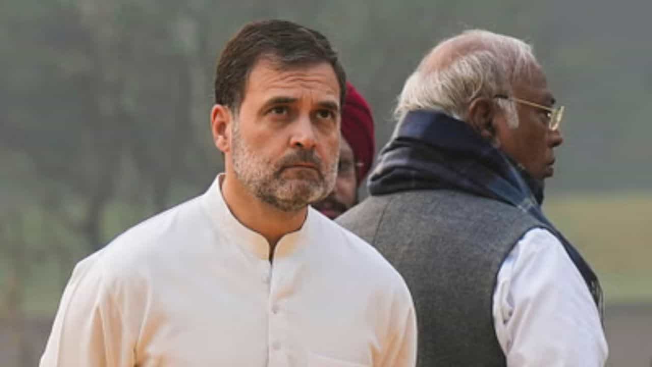 Rahul Gandhi: নির্বাচনের ফল ঘোষণার আগেই বিপাকে কংগ্রেস? রাহুল-মল্লিকার্জুনের বিরুদ্ধে মামলা ঠুকল বিজেপি Rahul Gandhi: নির্বাচনের ফল ঘোষণার আগেই বিপাকে কংগ্রেস? রাহুল-মল্লিকার্জুনের বিরুদ্ধে মামলা ঠুকল বিজেপি