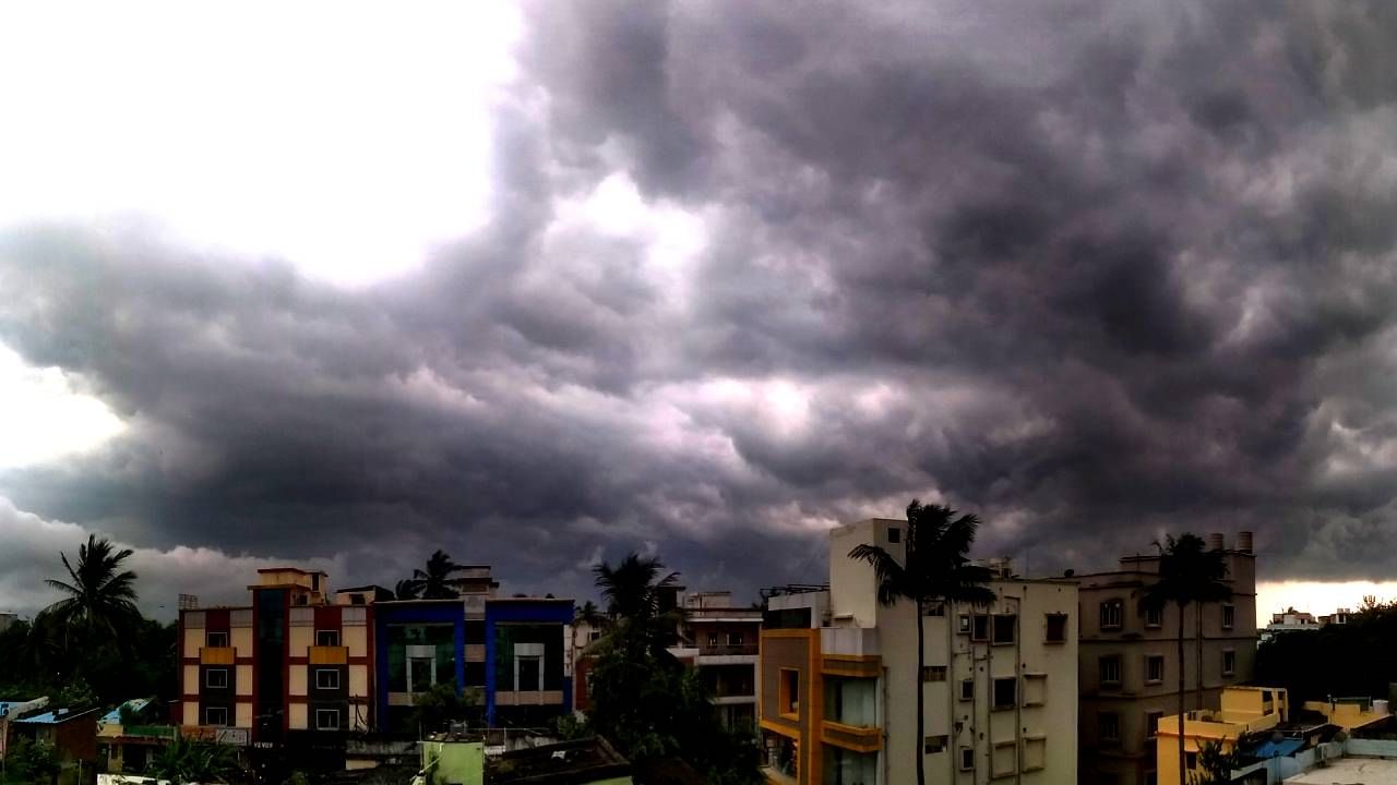 Weather Update: বঙ্গোপসাগরে চোখ পাকাচ্ছে নিম্নচাপ! বাংলায় প্রভাব পড়বে?