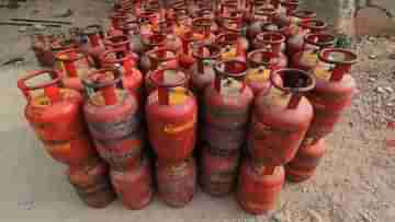 LPG Price Hike: মাসের প্রথম দিনেই ধাক্কা, একলাফে ৬১ টাকা বাড়ল LPG সিলিন্ডারের দাম