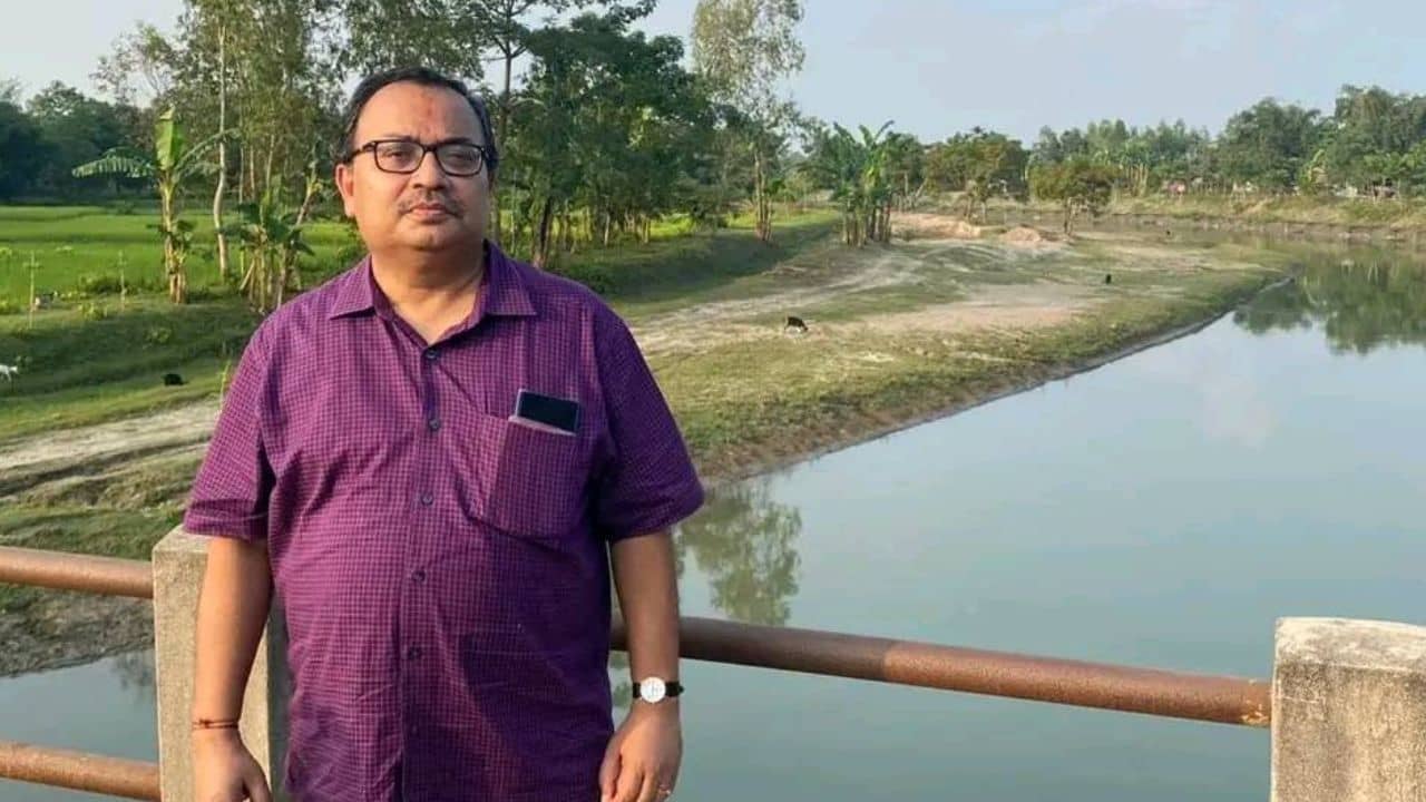 Kunal Ghosh: নিয়ে চলেছে মলাটের শেষপ্রান্তের ক্লাইম্যাক্সের দিকে..., ১০ বছরের আগের সেই রাত নিয়ে লিখলেন কুণাল ঘোষ