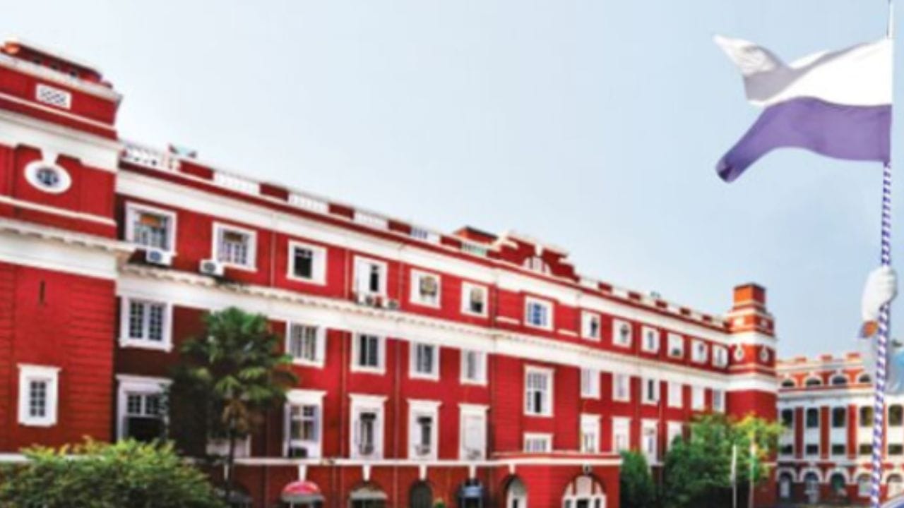 Kolkata Police: সরানো হল মুরলীধর শর্মাকে, কলকাতা পুলিশে বড় রদবদল Kolkata Police: সরানো হল মুরলীধর শর্মাকে, কলকাতা পুলিশে বড় রদবদল