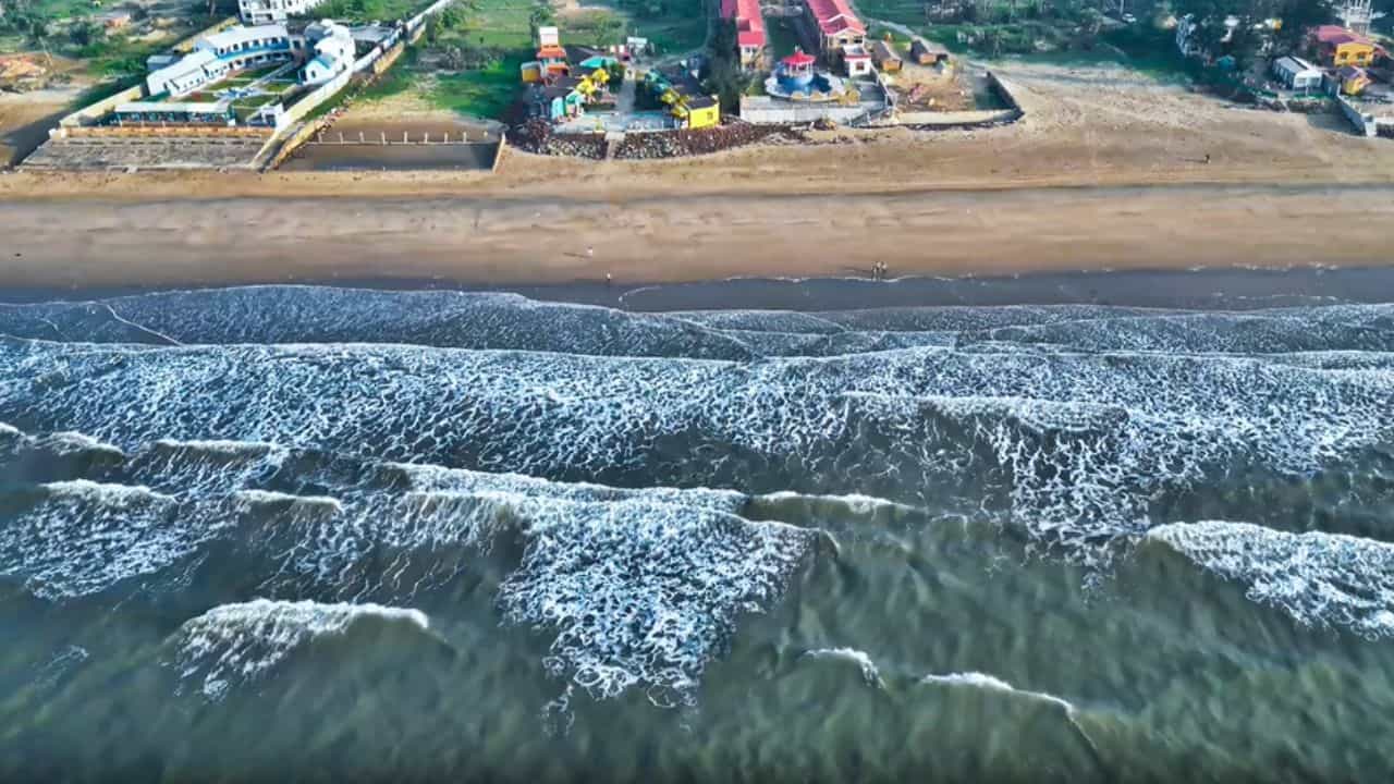 Mandarmani: মন্দারমণিতে এগিয়ে আসছে সমুদ্র! আর কী জানালেন হোটেল মালিকরা Mandarmani: মন্দারমণিতে এগিয়ে আসছে সমুদ্র! আর কী জানালেন হোটেল মালিকরা