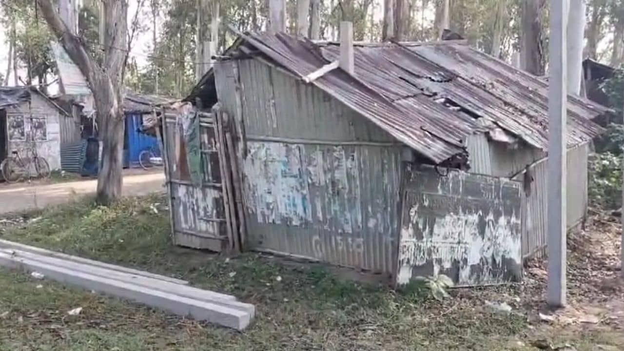 TMC: বিক্রি হয়ে যাচ্ছে তৃণমূলের পার্টি অফিস, খুলবে জুতোর দোকান! বড় অভিযোগ আরামবাগে
