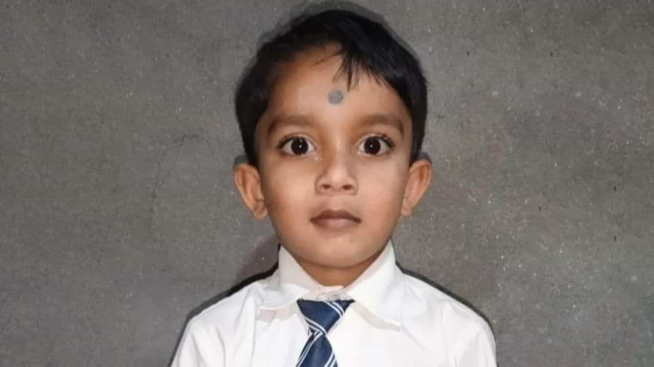 Child Body: ড্রোন-স্নিফার ডগ দিয়ে খোঁজাখুঁজির পর স্বর্ণাভর দেহ মিলল বাড়ির বাথরুমে! আটক দাদু-ঠাকুমা Child Body: ড্রোন-স্নিফার ডগ দিয়ে খোঁজাখুঁজির পর স্বর্ণাভর দেহ মিলল বাড়ির বাথরুমে! আটক দাদু-ঠাকুমা