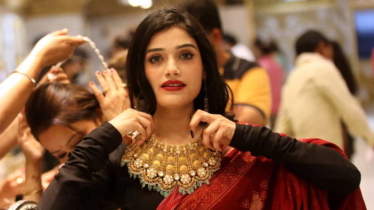 Amazon, Flipkart -এ কোটি কোটি টাকার ব্যবসা! 'স্ট্র্যাটেজি' বদলাতে হচ্ছে মেহুল চোকসিদের Amazon, Flipkart -এ কোটি কোটি টাকার ব্যবসা! 'স্ট্র্যাটেজি' বদলাতে হচ্ছে মেহুল চোকসিদের
