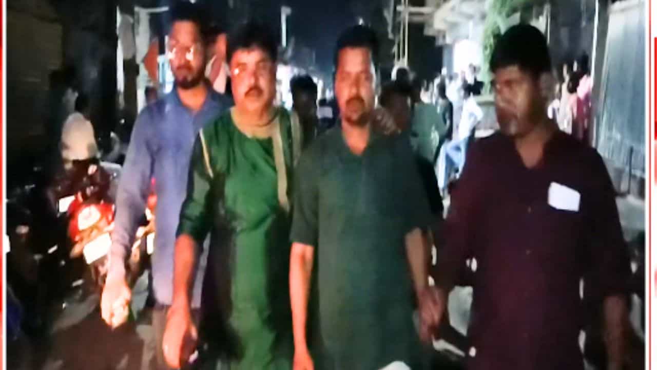 TMC MLA: রাতের অন্ধকারে তৃণমূল বিধায়ক সুকুমার মাহাতোর ওপর হামলা! অভিযোগ শাহজাহান-ঘনিষ্ঠের বিরুদ্ধে TMC MLA: রাতের অন্ধকারে তৃণমূল বিধায়ক সুকুমার মাহাতোর ওপর হামলা! অভিযোগ শাহজাহান-ঘনিষ্ঠের বিরুদ্ধে