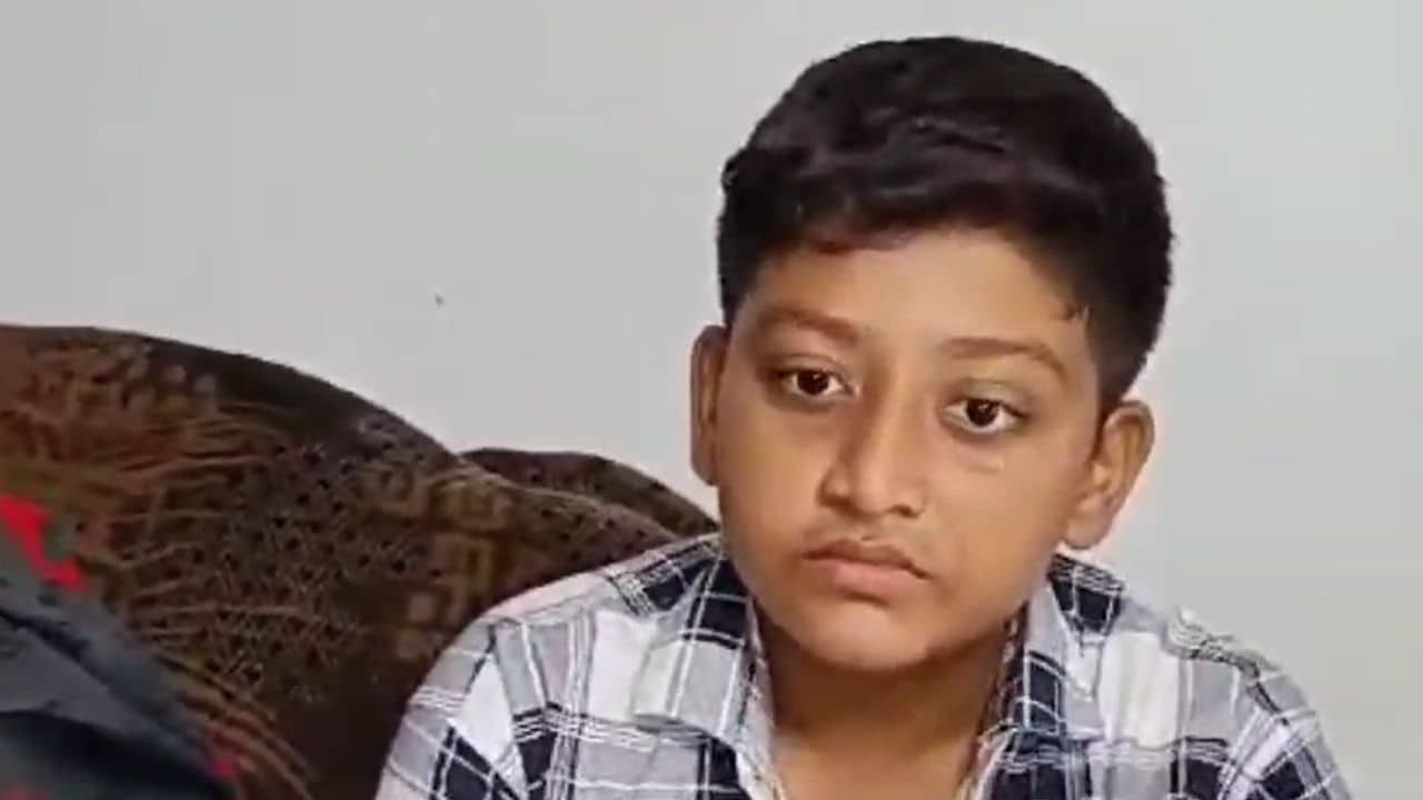 Nadia: কী এমন অপরাধ! কান ধরে টেনে ছিঁড়েই দিলেন স্যার! সেলাই পড়ল হাসপাতালে