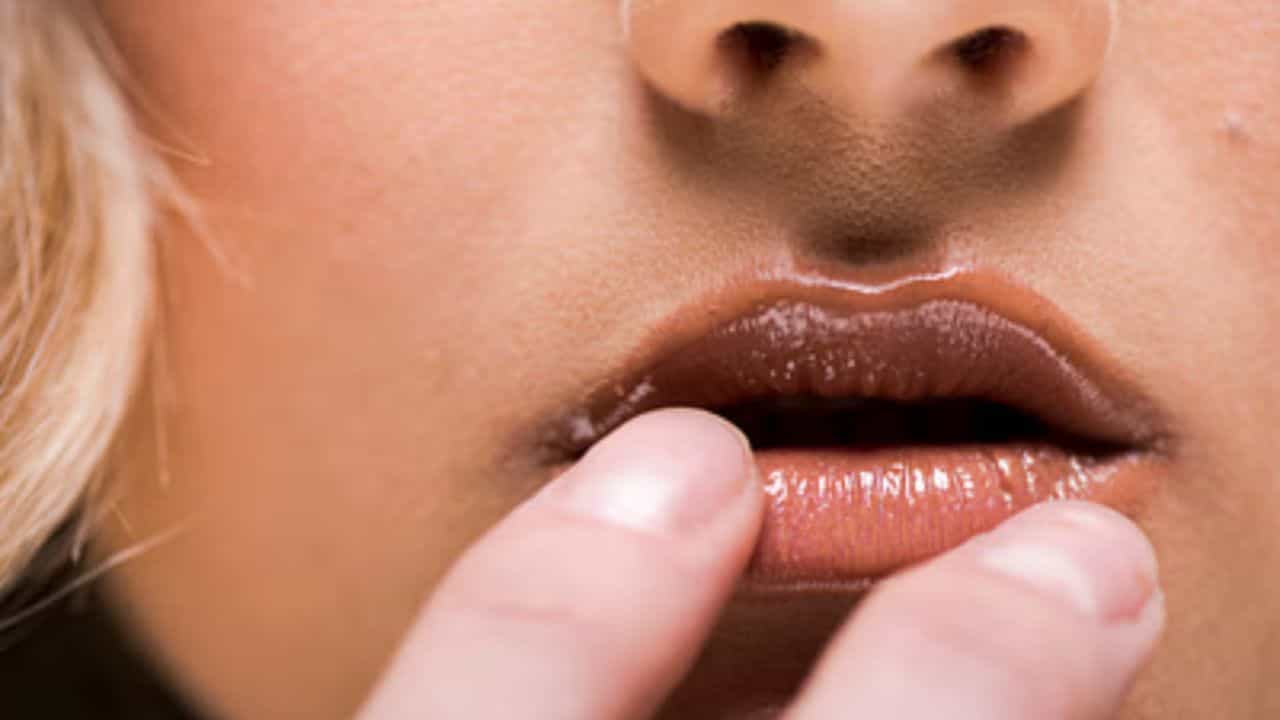 Chapped Lips: ঠোঁট ফাটা অতীত, শীতকালেও থাকবে গোলাপের মতো সুন্দর! কোন উপায়ে জানেন? Chapped Lips: ঠোঁট ফাটা অতীত, শীতকালেও থাকবে গোলাপের মতো সুন্দর! কোন উপায়ে জানেন?