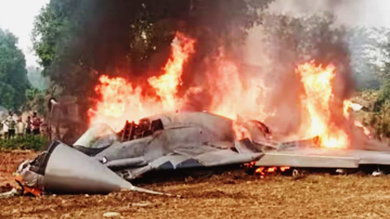 IAF MiG-29: আগ্রায় ভেঙে পড়ল বায়ুসেনার মিগ-২৯ যুদ্ধবিমান, কী অবস্থা পাইলটের? IAF MiG-29: আগ্রায় ভেঙে পড়ল বায়ুসেনার মিগ-২৯ যুদ্ধবিমান, কী অবস্থা পাইলটের?