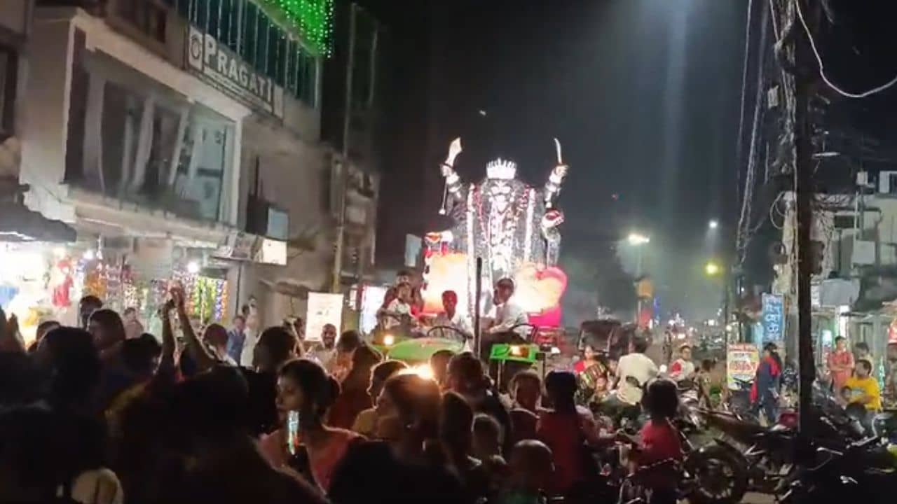 Nadia: কালীপুজোর শোভাযাত্রা থেকে কুলকুচি করে মদ ছেটানো হল বৌদির গায়ে... শান্তিপুরে পরের ঘটনা ভয়ঙ্কর