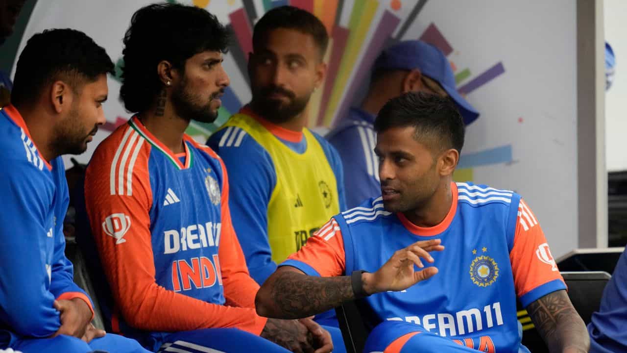 India vs South Africa T20 2024: একাদশে রমনদীপকে চাই, সূর্যদের খামতি দেখিয়ে দিলেন বিশ্বজয়ী India vs South Africa T20 2024: একাদশে রমনদীপকে চাই, সূর্যদের খামতি দেখিয়ে দিলেন বিশ্বজয়ী