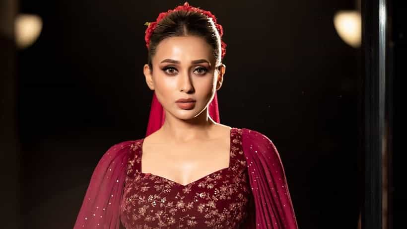 বেকায়দায় মিমি চক্রবর্তী! গিয়েছিলেন শো করতে, মঞ্চে উঠতেই সবার সামনে ছিঁড়ে গেল....