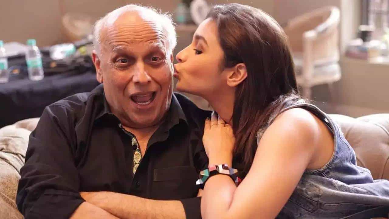 'বাড়ি কিনেই এমন ব্যবহার!' মেয়ে আলিয়ার উপর অভিমান মহেশের 'বাড়ি কিনেই এমন ব্যবহার!' মেয়ে আলিয়ার উপর অভিমান মহেশের