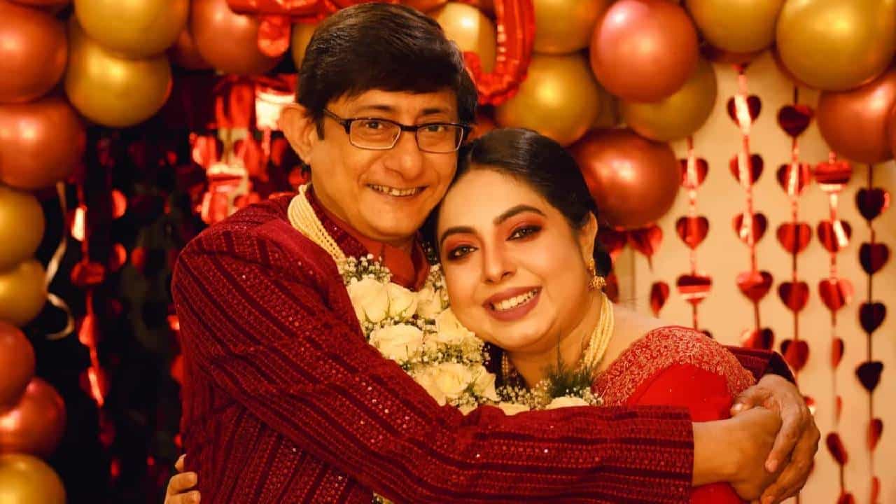 'অনাবৃত' শ্রীময়ী, কাঞ্চন-পত্নীকে এই ভাবে আগে কখনও দেখেছেন? 'অনাবৃত' শ্রীময়ী, কাঞ্চন-পত্নীকে এই ভাবে আগে কখনও দেখেছেন?