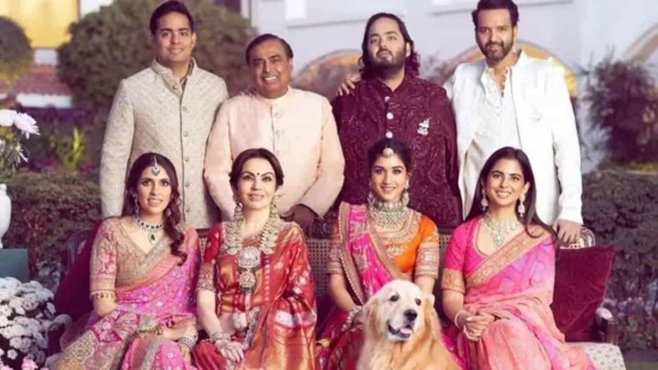 অম্বানী পরিবারে কোন্দল! অনন্তের সঙ্গে ছবি তোলাতে না আকাশের? অম্বানী পরিবারে কোন্দল! অনন্তের সঙ্গে ছবি তোলাতে না আকাশের?