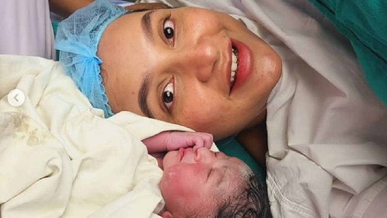 রাজ-শুভশ্রীর মেয়ের প্রথম জন্মদিন, প্রকাশ্যে ইয়ালিনির জন্ম মুহূর্তের ছবি