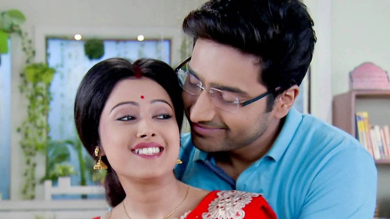 কাজ নেই প্রায় দুবছর, ফুটপাতে ঘুগনি বিক্রি করছেন কে আপন কে পর সিরিয়ালের পরিচালক!