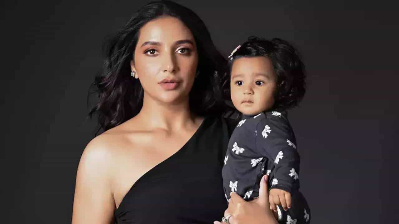 কথা ফুটেছে শুভশ্রী কন্যা ইয়ালিনির, মেয়ের কাণ্ড ফাঁস করলেন নায়িকা কথা ফুটেছে শুভশ্রী কন্যা ইয়ালিনির, মেয়ের কাণ্ড ফাঁস করলেন নায়িকা